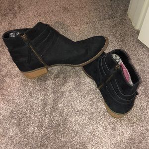 Roxy black booties